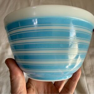 VINTAGE Pyrex 401 Blue Stripe Ring Mixing Bowl Glass 1 1/2 Pt USA NO CHIPS
